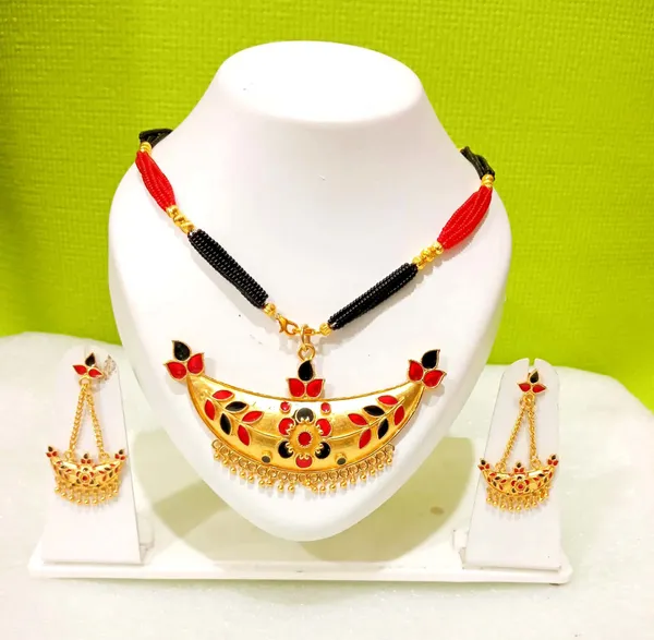 Assamese_Traditional_Gold_Plated_Red_Black_Colour_Joonbiri_Tassel_Jewellery_Set_For_Women